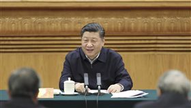 緊抓意識形態　習近平：思想政治課從娃娃抓起中共總書記習近平18日在北京親自主持全國思想政治理論課教師座談會，要求必須培養「一代又一代」擁護中共領導的人才，且要「旗幟鮮明地從娃娃抓起」。圖為習近平主持座談會。（中新社提供）中央社　108年3月18日