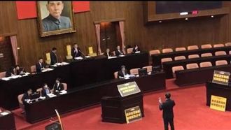 火爆！戰神黃國昌1分鐘和副院長對嗆