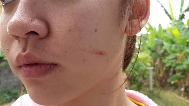 狼躲床底想猥褻少女　她尖叫變態軟屌