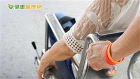 一旦曾經中風過，再次中風的機率就會顯著上升。「當再次中風，症狀往往更嚴重，肢體障礙加重，失能風險也會升高」。