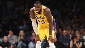 ▲『詹皇』休兵湖人輸公鹿吞4連敗。（圖／翻攝自推特）