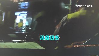 保時捷駕駛遭攔查　囂張嗆：我錢很多