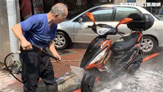 獨／每天洗車苦養3兒　他說出辛酸史