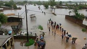 與時間賽跑！熱帶氣旋重創非洲　300死35萬人身處險境（圖／翻攝自推特）