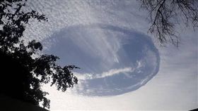 阿拉伯聯合大公國發現一艘「外星飛船」。（圖／翻攝自Twitter）