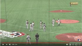 ▲鈴木一朗在比賽中被換下場享受隊友歡呼。（圖／翻攝自MLB YouTube）