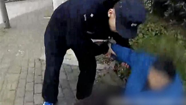 爬養老院柵欄被逮！嬤寂寞想回家淚崩