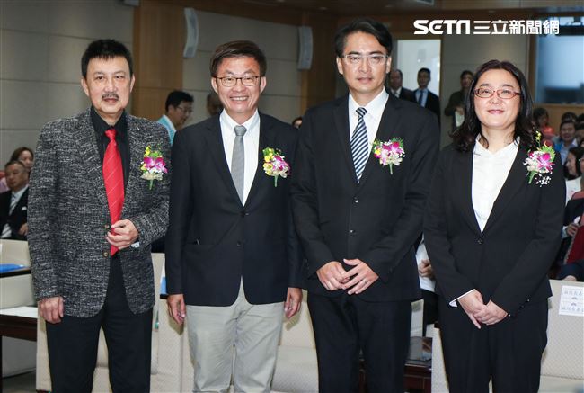 立委補選宣誓就職典禮，立法委員余天、郭國文、柯呈枋及陳玉珍合影