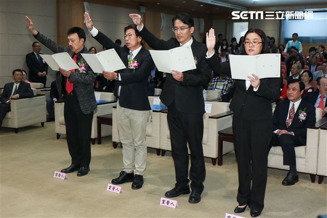 立委補選宣誓就職典禮，立法委員余天、郭國文、柯呈枋及陳玉珍宣誓就職。（記者林士傑/攝影）
