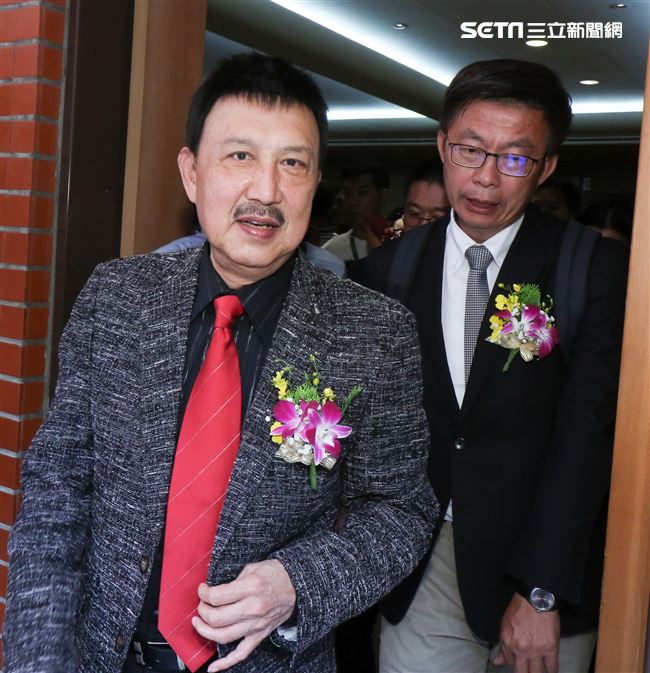 立委補選宣誓就職典禮，余天與郭國文。（記者林士傑/攝影）