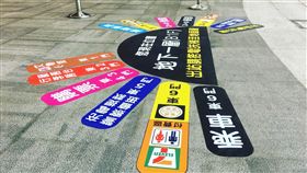 高雄美學不意外？車站「彩色地貼」被罵翻　網：果真土包子
圖翻攝自高雄點 Kaohsiung.臉書