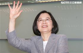 ▲蔡英文21日赴民進黨中央登記總統初選（圖／記者林士傑攝影）