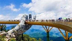 ▲斥資鉅額建造的黃金橋是2018年的新景點，掀起一波打卡熱潮。（圖／盈達旅遊團員Amanda提供）