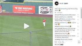 ▲普伊格（Yasiel Puig）原地接殺飛球影片瘋傳。（圖／翻攝自MLB IG）