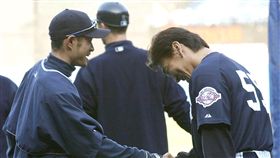 ▲鈴木一朗（左）與松井秀喜在大聯盟相遇。（資料照／美聯社／達志影像）