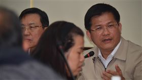 普悠瑪事故賠償　家屬：若金額能接受願和解立法院交通委員會21日舉行普悠瑪事故處理進度座談會，交通部長林佳龍（右）提出每人賠償新台幣1320萬元，且家屬可保留法律訴訟權；對此，罹難者家屬表示，只要台鐵局提出他們可以接受的賠償金額，願意和解。中央社記者盧太城台東攝　108年3月21日