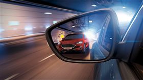 ▲駕駛輔助系統提升銀髮族行車安全。（圖／翻攝網站）