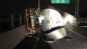 台中,西濱,化學槽車,翻覆,回堵
