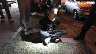 毒蟲違規不願下車　踹警掙扎下場慘