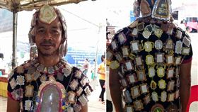 泰國「佛牌」在東南亞頗為盛行，不少民眾為了求財運保平安，都會隨身攜帶。泰國紅統府就有一名58歲男子史諾姆（Snom），把各式大小的佛牌串成一件衣服，深信穿上就能擋煞。離奇的是，史諾姆日前忘記穿佛牌出門，結果慘被車子撞死，讓當地民眾十分震驚，也難以解釋其中的關係。（圖／翻攝自臉書）