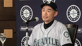 鈴木一朗宣布退休傳奇球星鈴木一朗21日在美職大聯盟日本海外開幕戰後記者會上表示，他在日本及美國打職棒多年，今天以現役選手身分退休，能在日本退休，感到很幸福。中央社記者楊明珠東京攝 108年3月21日