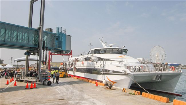 停駛多年　台中往返澎湖雲豹輪首航