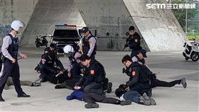 台北,台北市警局,演練,大佳河濱公園,街頭鬥毆。呂品逸攝