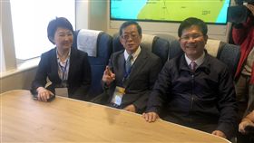 中部空污問題　林佳龍盧秀燕各提看法交通部長林佳龍（右）、台中市長盧秀燕（左）22日出席雲豹輪首航典禮，兩人登船體驗船艙設備，會後他們分別接受媒體訪問，針對中部空污問題各自提出看法。中央社記者趙麗妍攝　108年3月22日