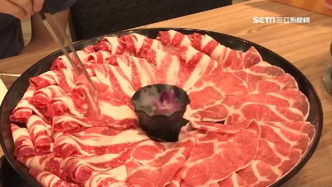 火鍋大胃王！50盎司肉盤完食大挑戰