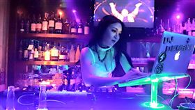 夜店,DJ,幼教老師,Debbie,鋼琴,Dancer。翻攝自Debbie臉書粉絲團