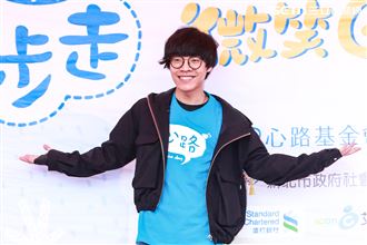 盧廣仲參加慈善路跑活動，與參賽選手互動熱絡。（記者林士傑/攝影）