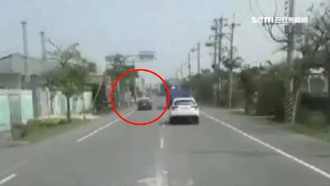 駕駛逆向狂飆追值勤警車　還錄影嗆警