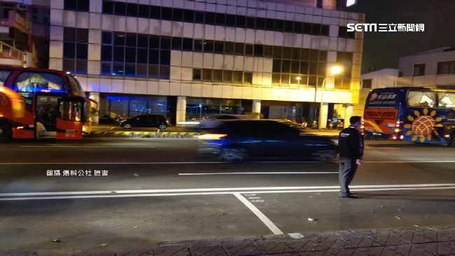 同間客運尬車擦撞　乘客怒：誰還敢坐
