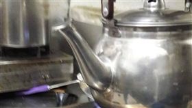 煮開水,水壺,煮水,便當,學問,爆笑公社,壺嘴,飲水機　圖／翻攝自爆笑公社臉書