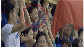 ▲中華男足新任總教練蘭卡斯特希望這位小朋友能到台北田徑場再一次感動。（圖／記者林辰彥攝影）