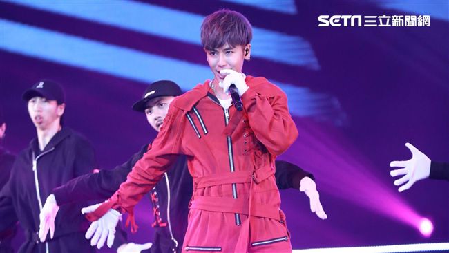 鼓鼓香港參加音樂節　險爆粗口惹大笑