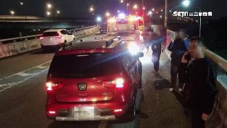 H型鋼掉快速道路　6車爆胎慘照曝光