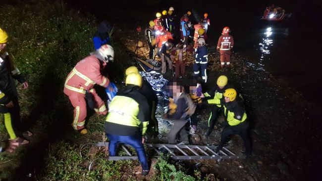 家族包船聚餐卻擱淺　全數獲救無人傷