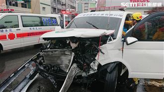 救護車載孕婦　撞兩車５傷送醫