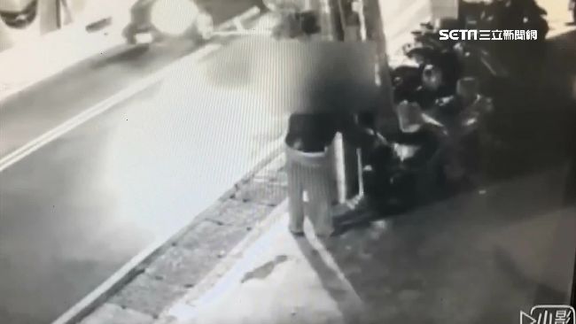 阿伯暗夜縱火燒車　只因看到火很高興