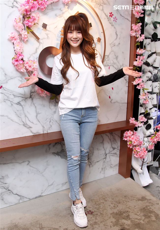 解婕翎JOLY揪拎特調飲品專賣店引爆永康街。（記者邱榮吉/攝影）