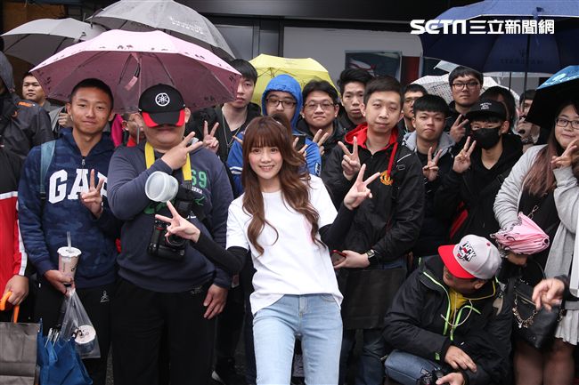 解婕翎JOLY揪拎特調飲品專賣店引爆永康街。（記者邱榮吉/攝影）