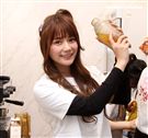 解婕翎JOLY揪拎特調飲品專賣店引爆永康街。（記者邱榮吉/攝影）