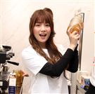 解婕翎JOLY揪拎特調飲品專賣店引爆永康街。（記者邱榮吉/攝影）