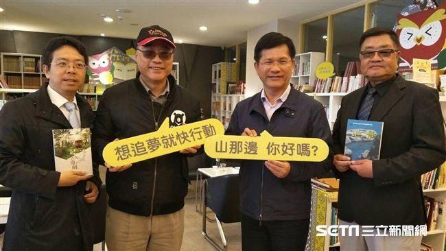 林佳龍低調訪偏鄉　他讚：部長第一人