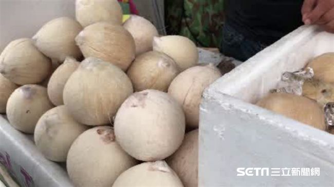 父跑了留母獨養家　童骨折流血幫賺錢