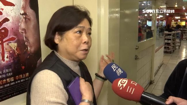 金獅樓蟑螂亂竄　廚房油垢黑到發亮