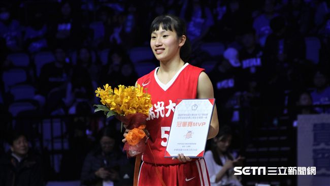 UBA／超狂菜鳥！陳孟欣包辦3大獎
