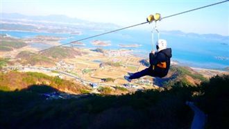 時速120公里！亞洲最長高空滑索