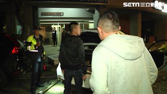 百萬豪車撞斷樹！黑衣人追問駕駛下落